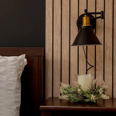 Urban Oasis: Heart Of By Train Apartment