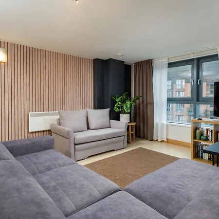 Apartment Urban Oasis: Heart Of By Train