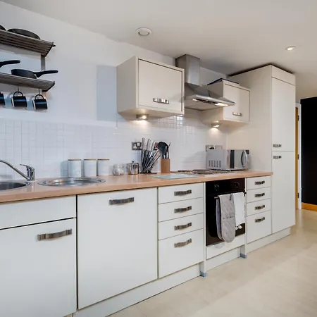 Apartment Urban Oasis: Heart Of By Train *