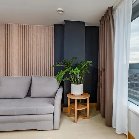 Apartment Urban Oasis: Heart Of By Train