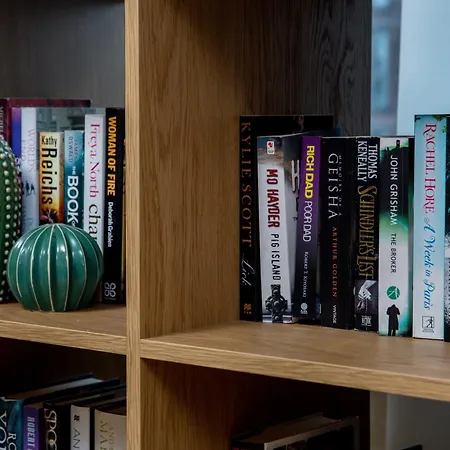 Urban Oasis: Heart Of By Train Apartment Leeds (West Yorkshire)