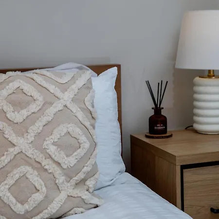 Apartment Urban Oasis: Heart Of By Train