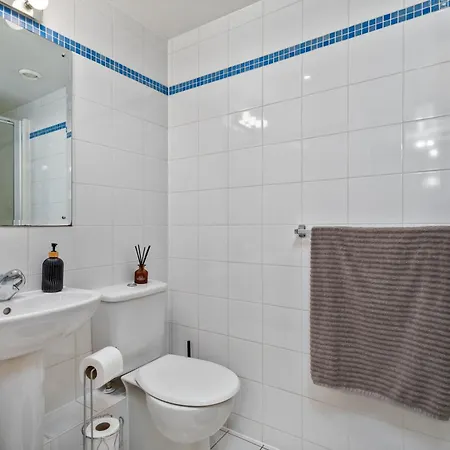 Apartment Urban Oasis: Heart Of By Train *