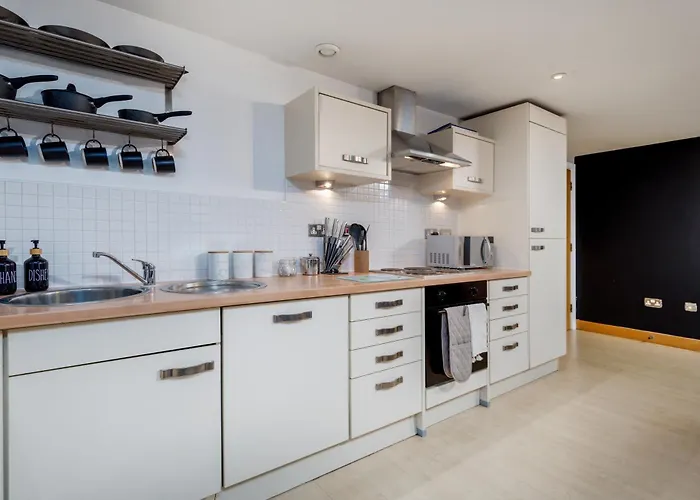 Apartment Urban Oasis: Heart Of By Train *