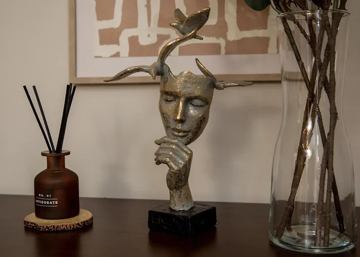 Apartment Urban Oasis: Heart Of By Train