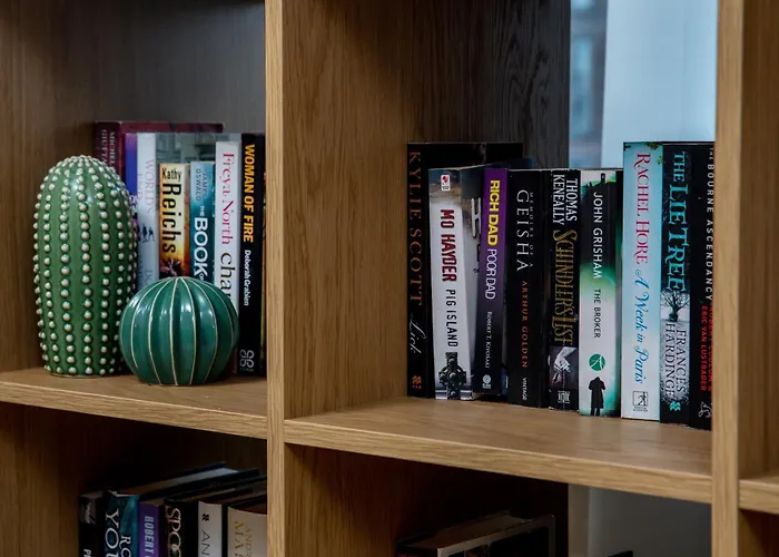 Urban Oasis: Heart Of By Train Apartment Leeds (West Yorkshire)