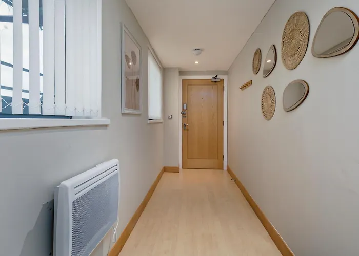 Urban Oasis: Heart Of By Train Apartment