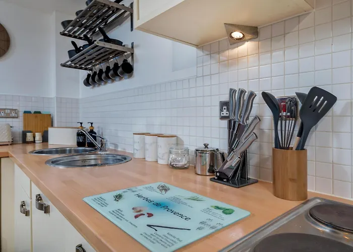 Urban Oasis: Heart Of By Train * Leeds (West Yorkshire)