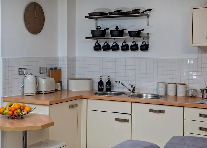 Urban Oasis: Heart Of By Train Apartment Leeds (West Yorkshire)