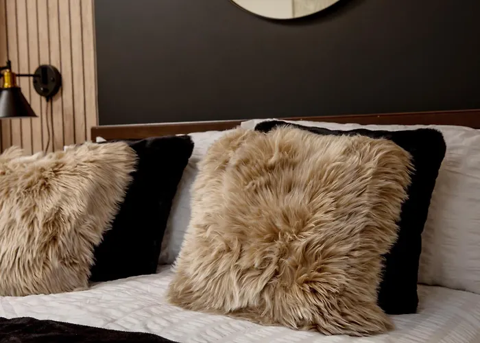 Apartment Urban Oasis: Heart Of By Train