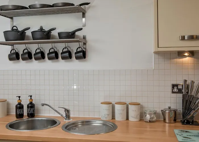 Urban Oasis: Heart Of By Train Apartment Leeds (West Yorkshire)