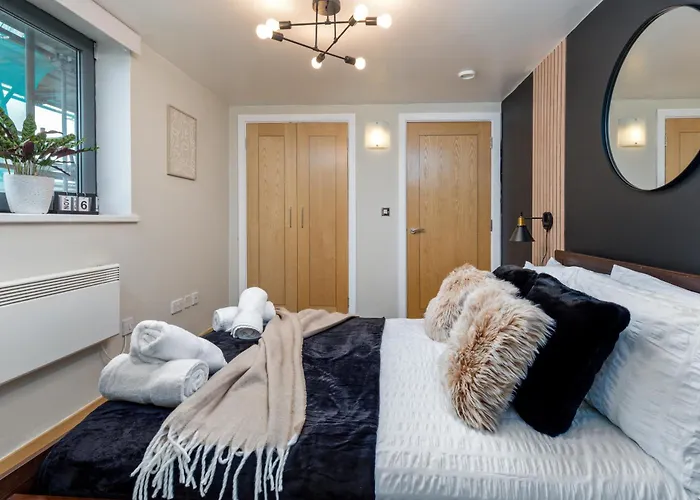 Urban Oasis: Heart Of By Train * Leeds (West Yorkshire)