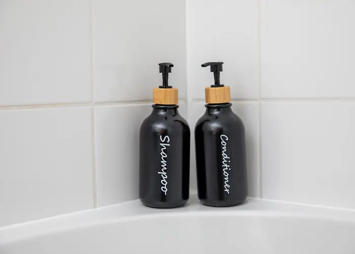 Urban Oasis: Heart Of By Train Apartment *