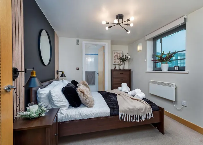 Urban Oasis: Heart Of By Train Apartment