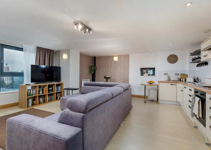 Urban Oasis: Heart Of By Train Apartment