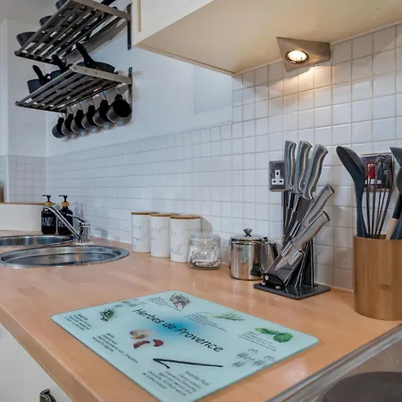 Urban Oasis: Heart Of By Train * Лідс